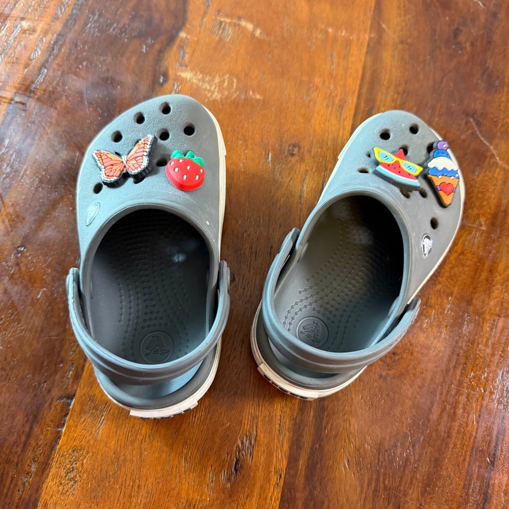 Crocs Kids Crocband Clog Slate Grey White Charms Size 6-7 C Clogs Jibbitz